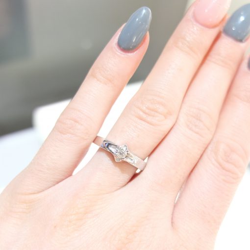 Vintage diamantový zásnubný prsteň