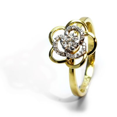 Diamantový prsteň v tvare kvetiny