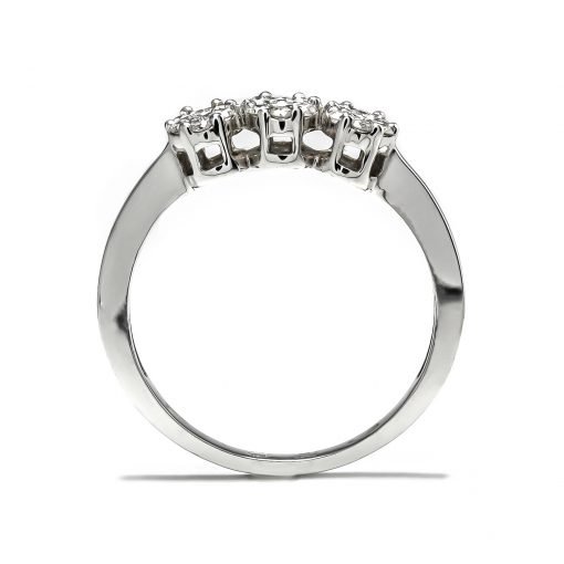 Elegantný diamantový prsteň z bieleho zlata