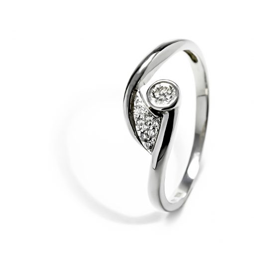 Elegantný diamantový prsteň z bieleho zlata