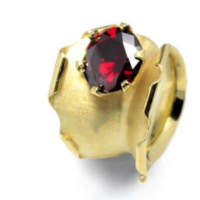 Jedinečný zlatý prsteň s Granátom