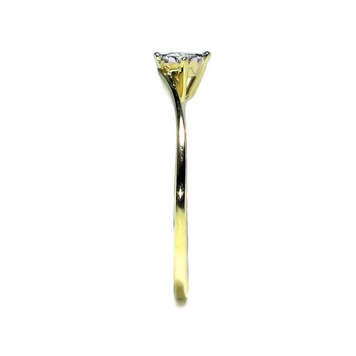 Jemný prsteň zo žltého zlata s diamantom