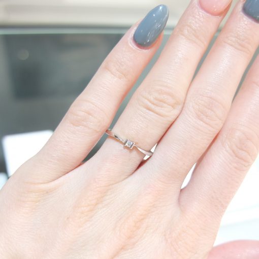 Romantický prstienok s diamantom