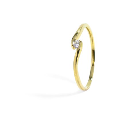Jemný zlatý prsteň s diamantom