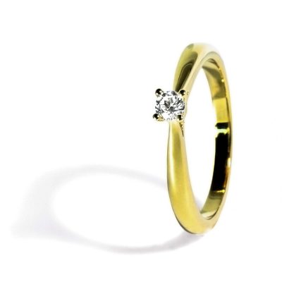očarujúci diamantový prsteň