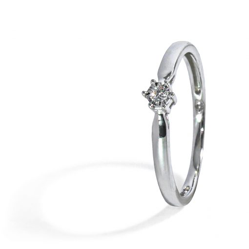 Romantický prstienok s diamantom